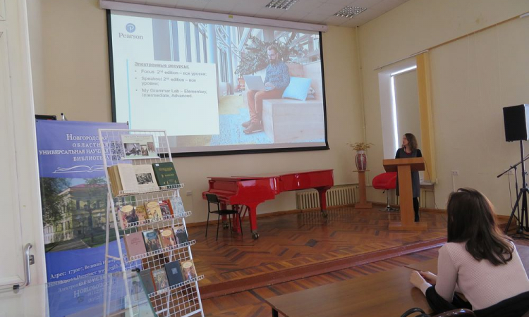 В Областной библиотеке прошёл литературный час «Чарльз Диккенс. Великий романист»