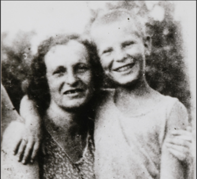 Подпольщики Должинской группы Н.П. Васильева с сыном Мишей (фото 1939 г. Из личного архива семьи Васильевой) Подпольщики Должинской группы Н.П. Васильева с сыном Мишей (фото 1939 г. Из личного архива семьи Васильевой)
