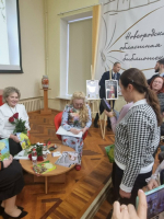 Добрые сказки и яркие краски: встреча с писательницей Еленой Веленой